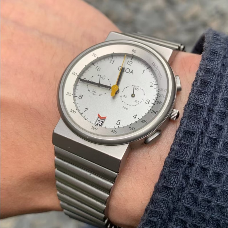 Luxury Watch Trends 2025 - 실로아 실버 라운드 시계 남성용 명품