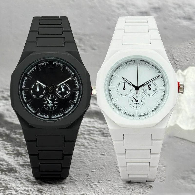 Luxury Watch Mockup - 유명 브랜드 가짜 세 눈 다이얼