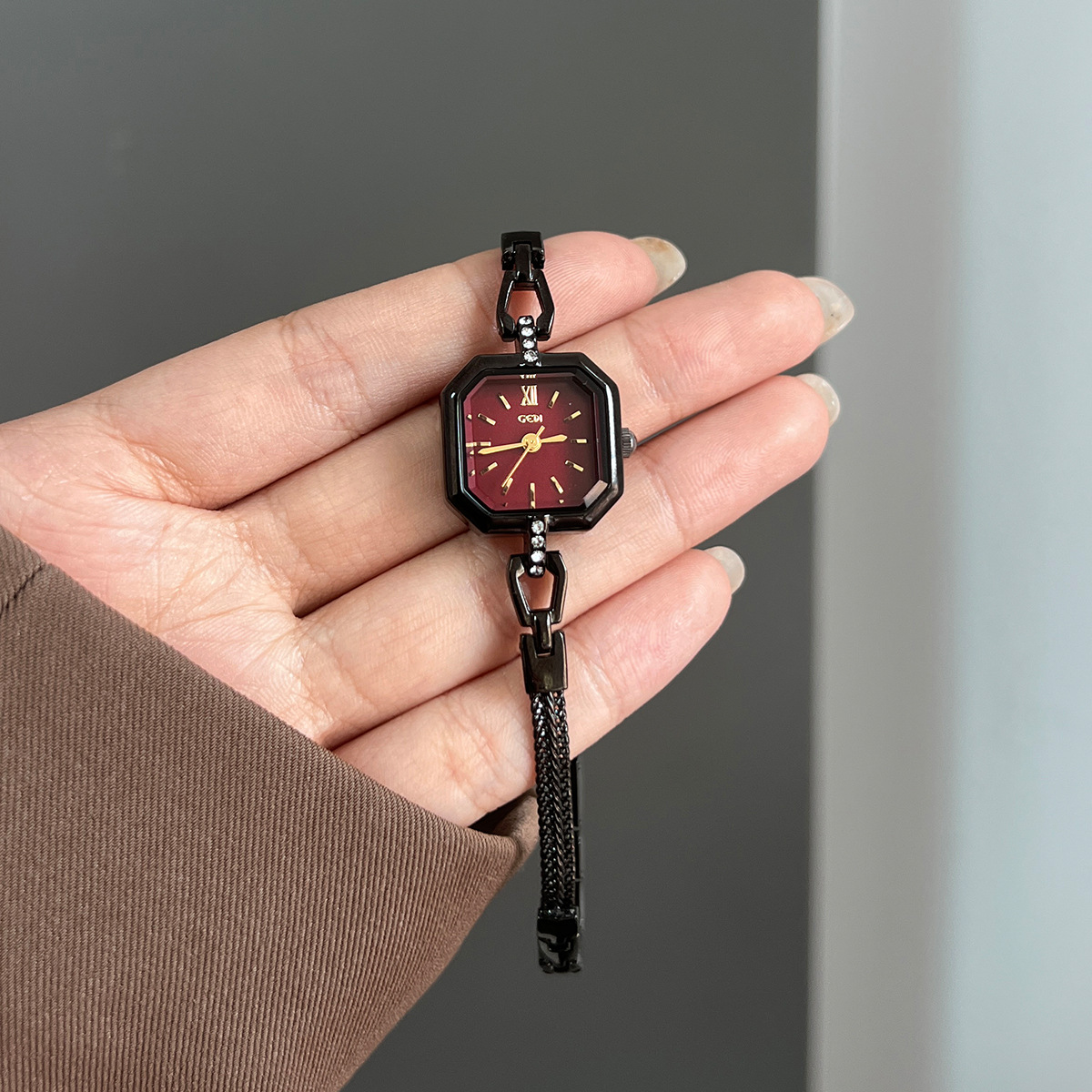 세련되고 고급스러운 하이엔드 합금 쿼츠 시계, 가벼운  - Luxury Watch Values 리뷰 및 가격