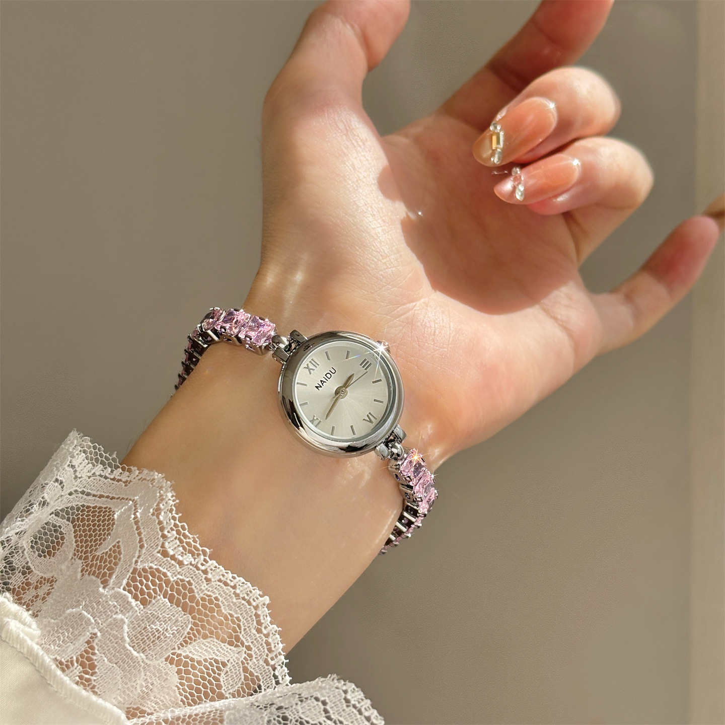 여성을 위한 새로운 패션 다이아몬드 장식 팔찌 시계,  - Luxury Watch Level 리뷰 및 가격