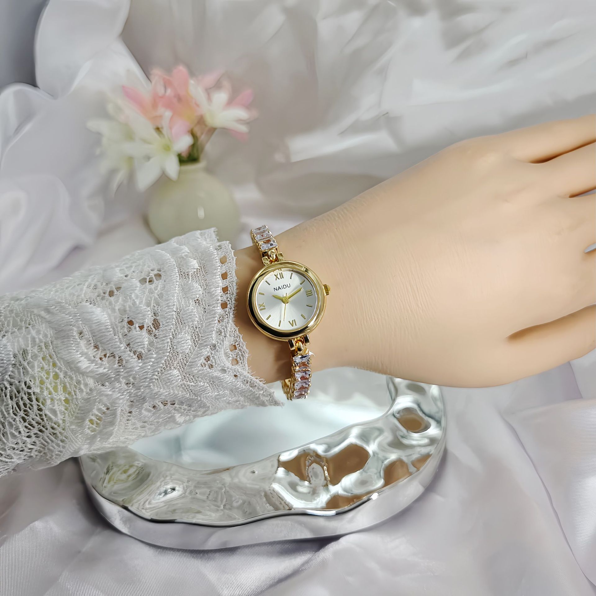 여성을 위한 새로운 패션 다이아몬드 장식 팔찌 시계,  - Luxury Watch Level 리뷰 및 가격
