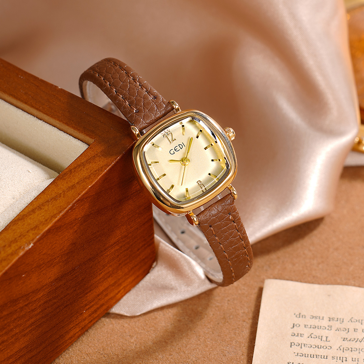 UTHAI 61018 CQ490 심플함, 높은 미적 가 - Luxury Watch Values 리뷰 및 가격