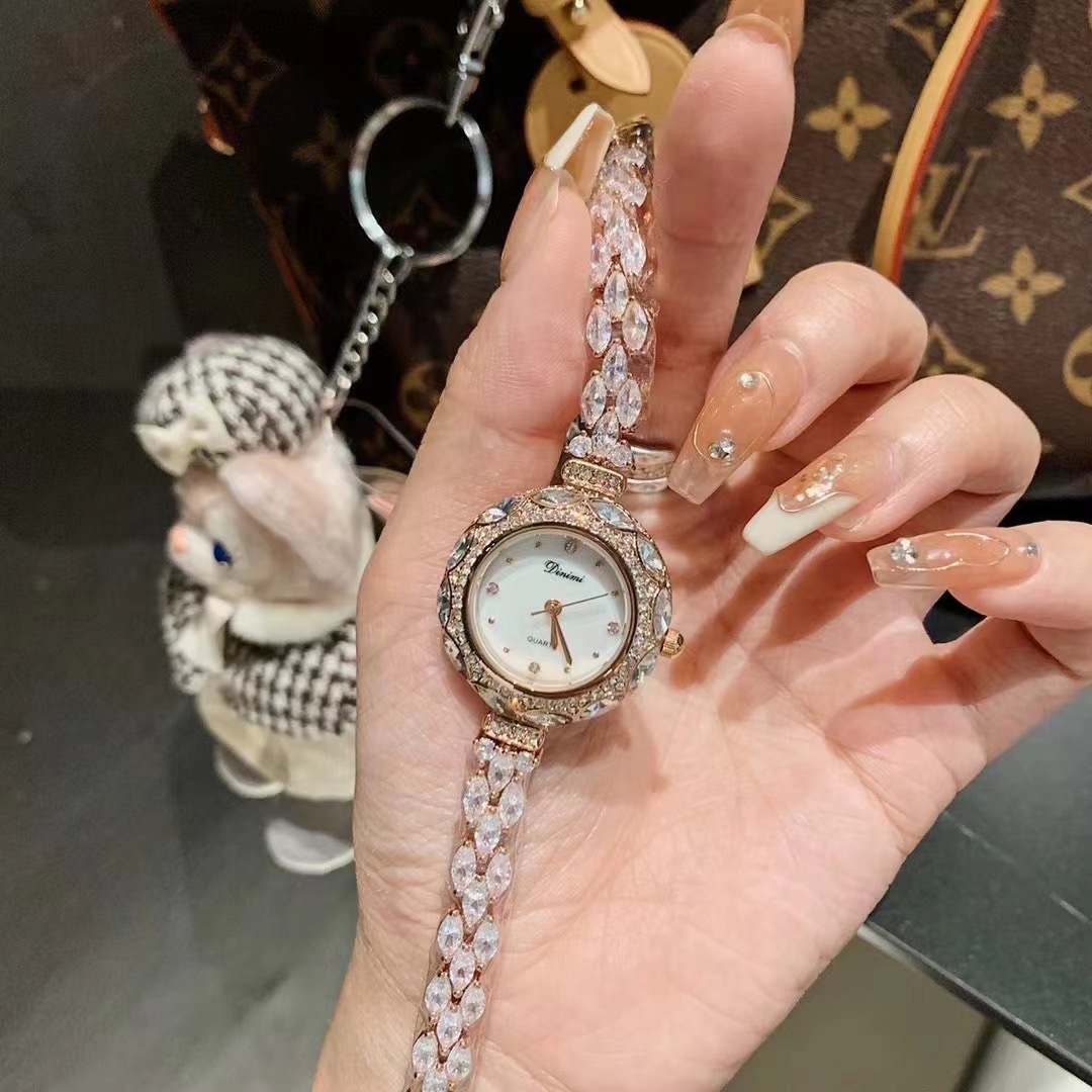정교하고 세련된 한국 스타일 여성용 팔찌 시계, 새로운 - Luxury Watch Values 리뷰 및 가격