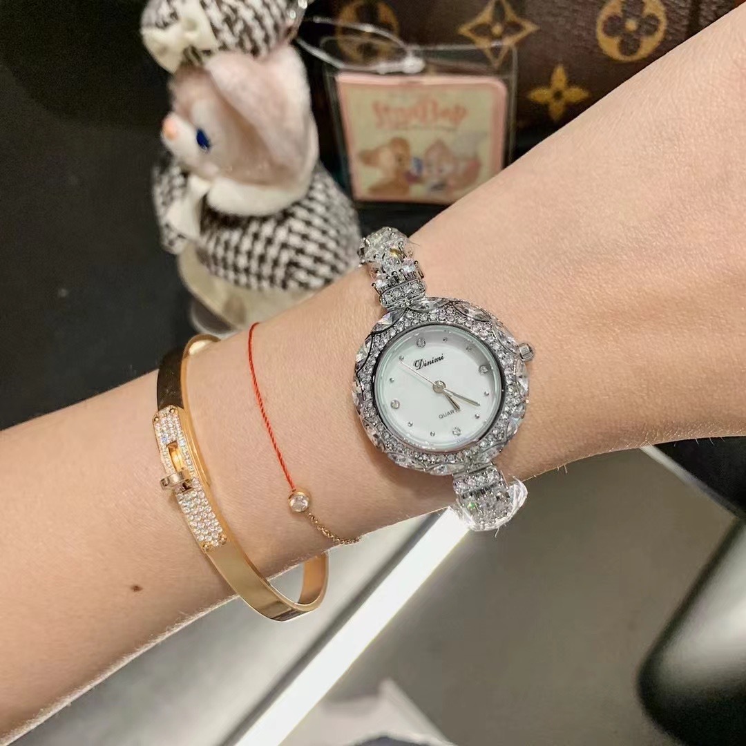 정교하고 세련된 한국 스타일 여성용 팔찌 시계, 새로운 - Luxury Watch Values 리뷰 및 가격