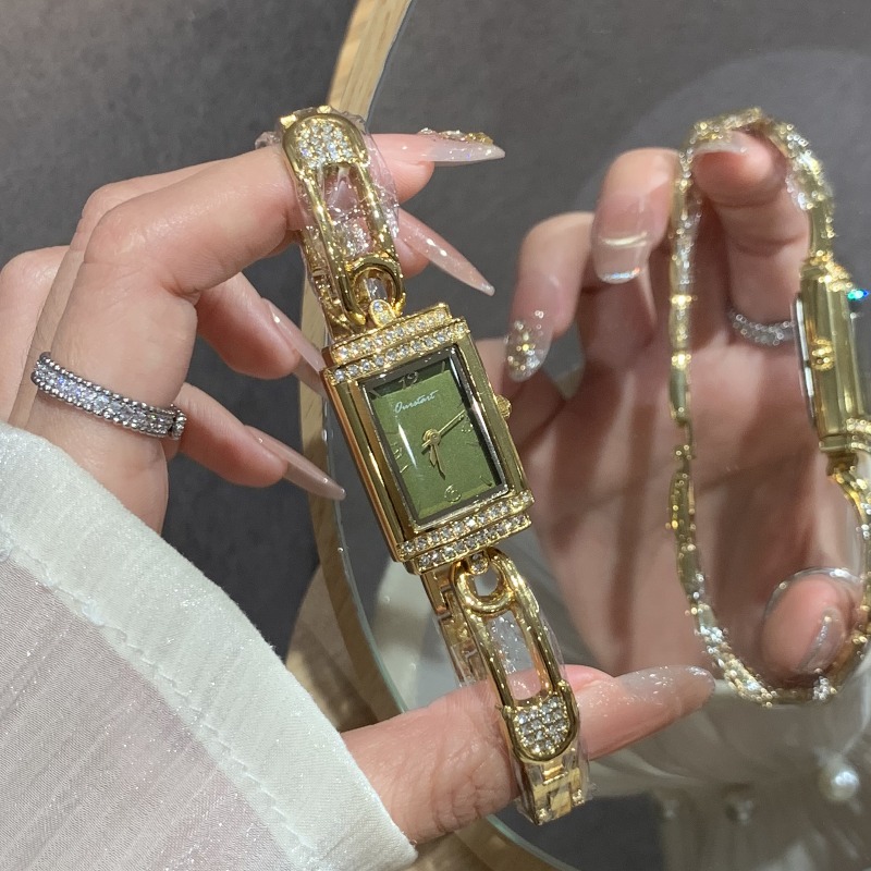 작은 핀 장식의 올드머니 스타일 핸드 니치 디자인 여성 - Luxury Watch Values 리뷰 및 가격